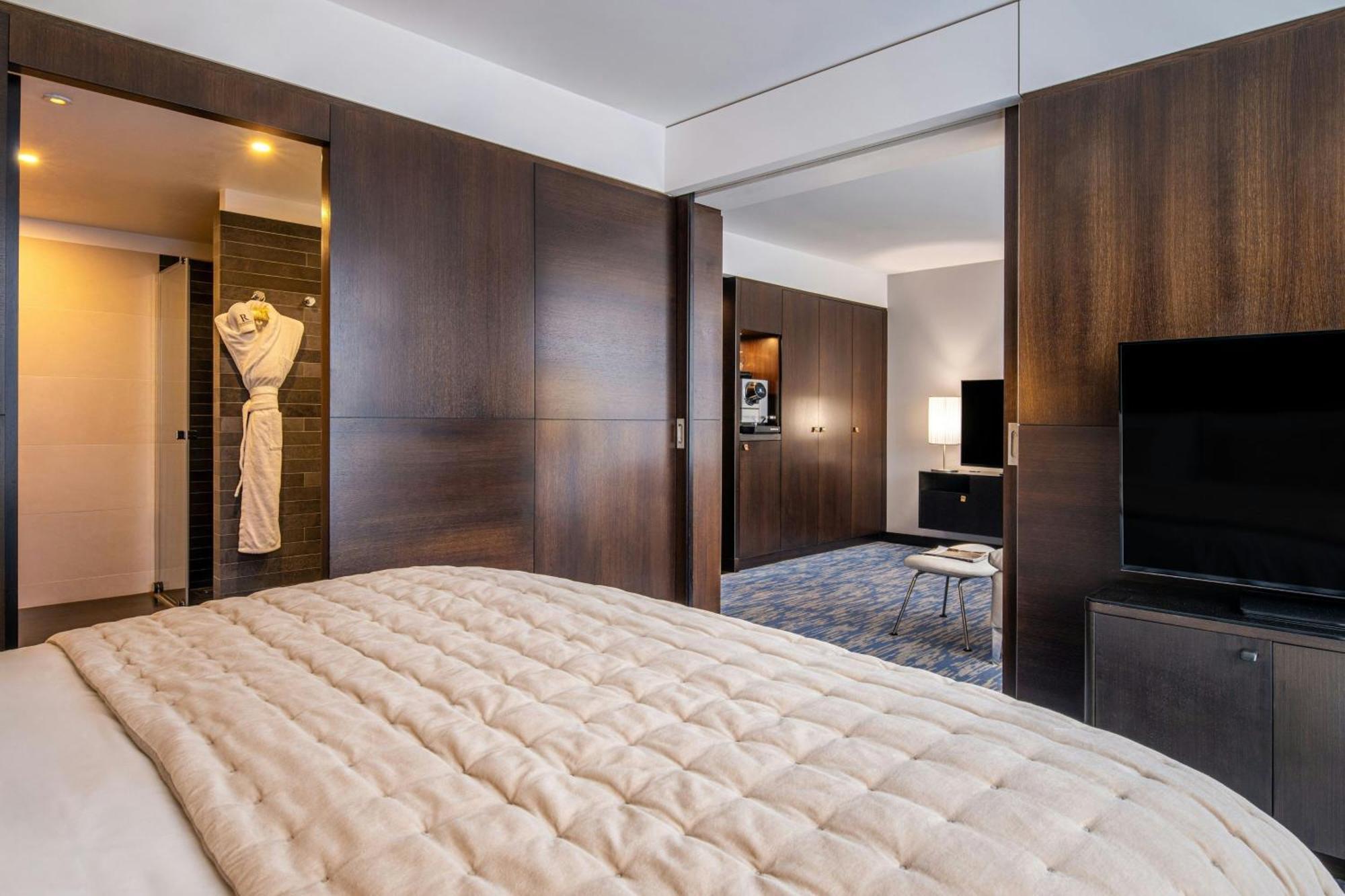 Renaissance Paris Arc De Triomphe Hotel Bagian luar foto